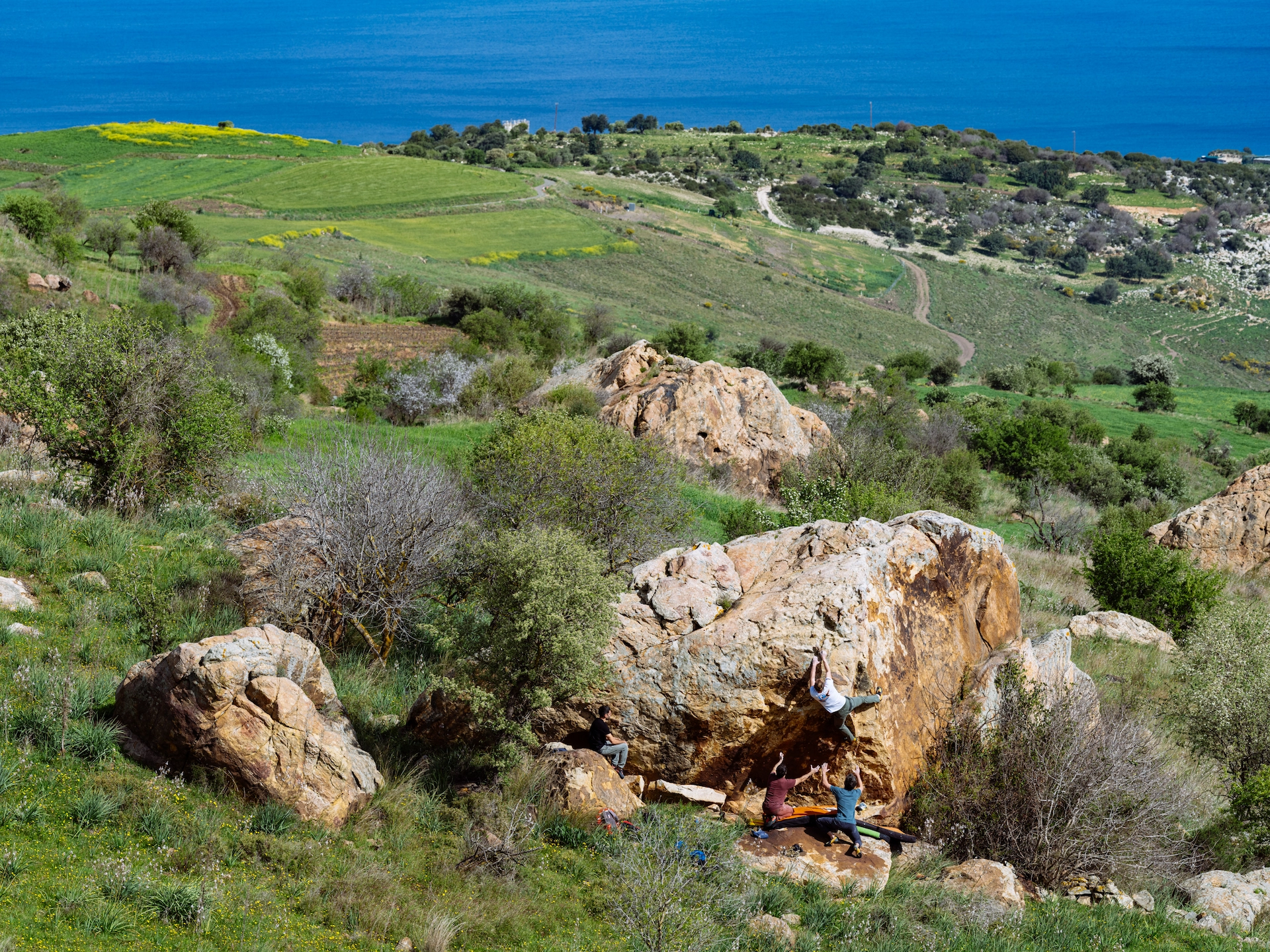 Panoramic view of Kato Droushia bouldering area - photo by Silvio Rusmigo